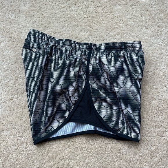 Nike Women's Black & White Dri-Fit Running Shorts w/ Lining - Size S - VGUC - Picture 6 of 9